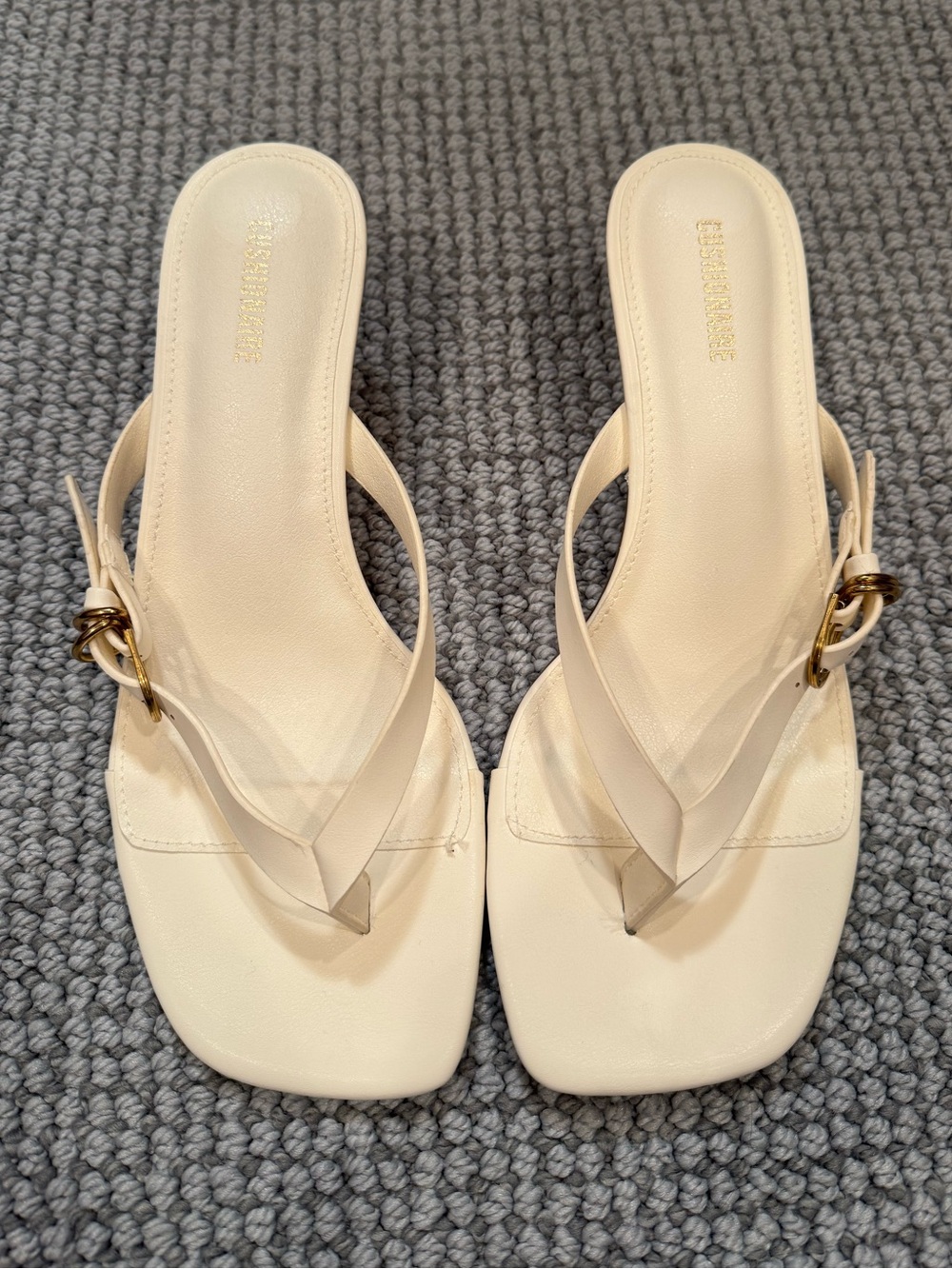 💟CUSHIONAIRE KITTEN HEEL SANDAL💟